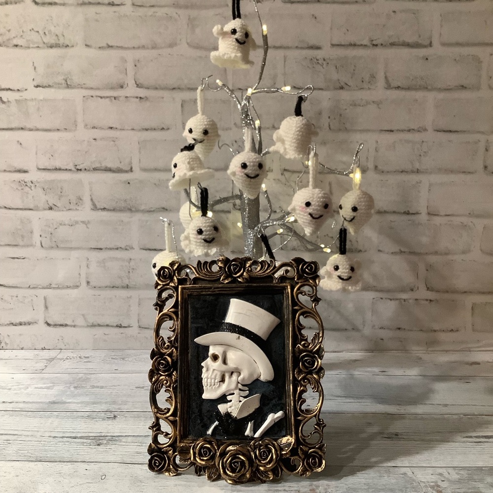 SPOOKY NIGHT 9.5in Resin Framed Skeleton